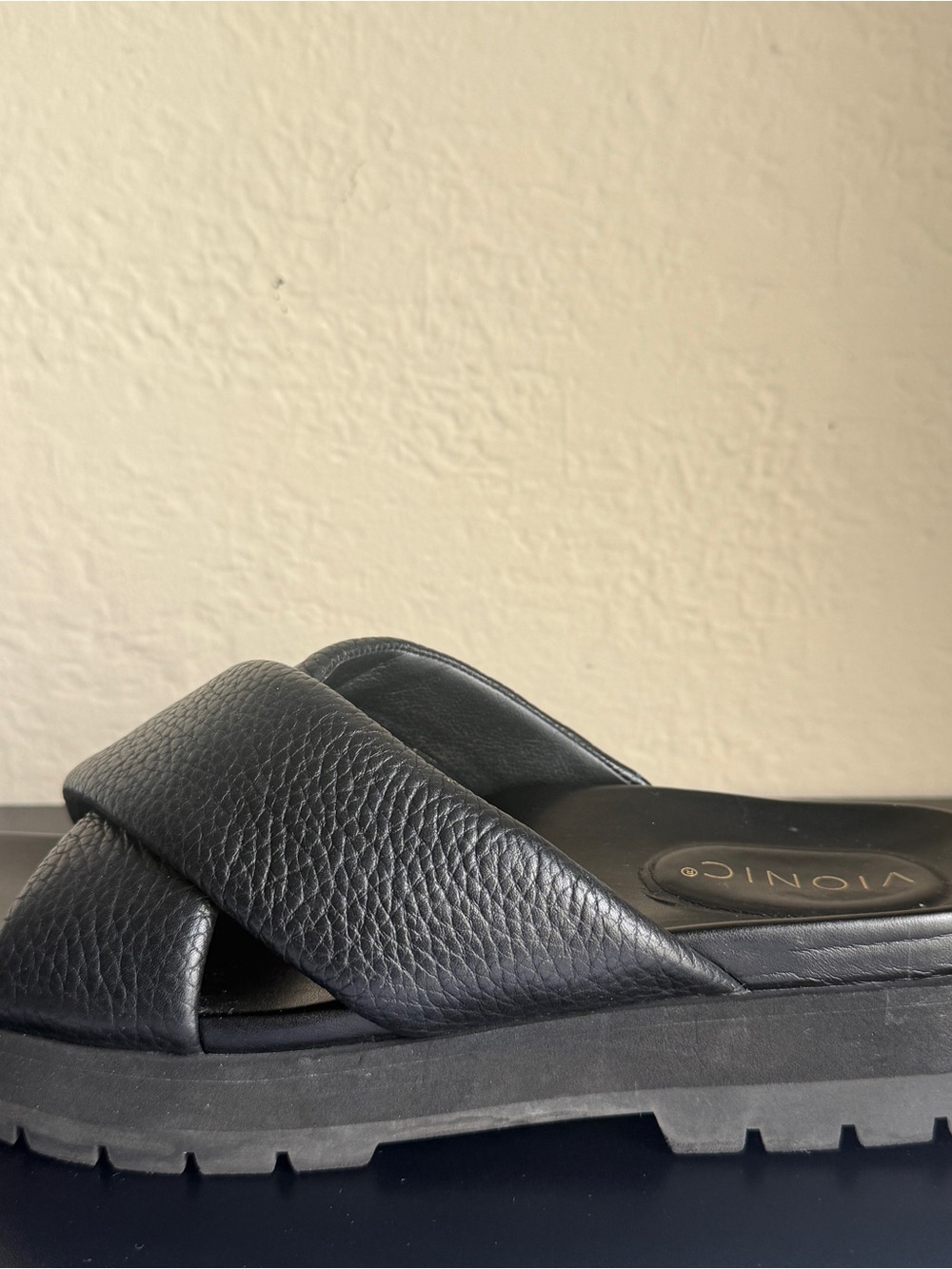 Vionic Vesta Leather Platform Slides - Size 9 - Picture 6 of 11